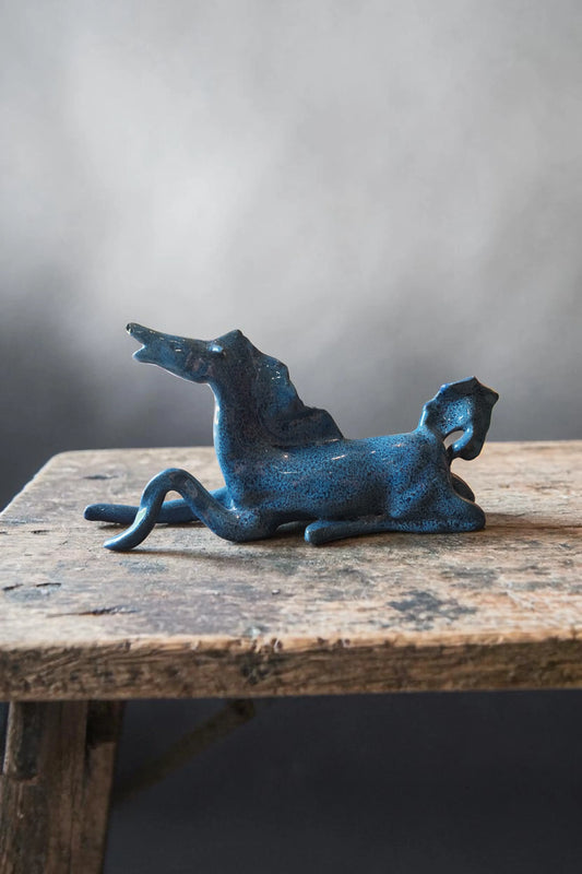 Cheval d 'un autre monde - Sculpture faïence artisanale bleu profond