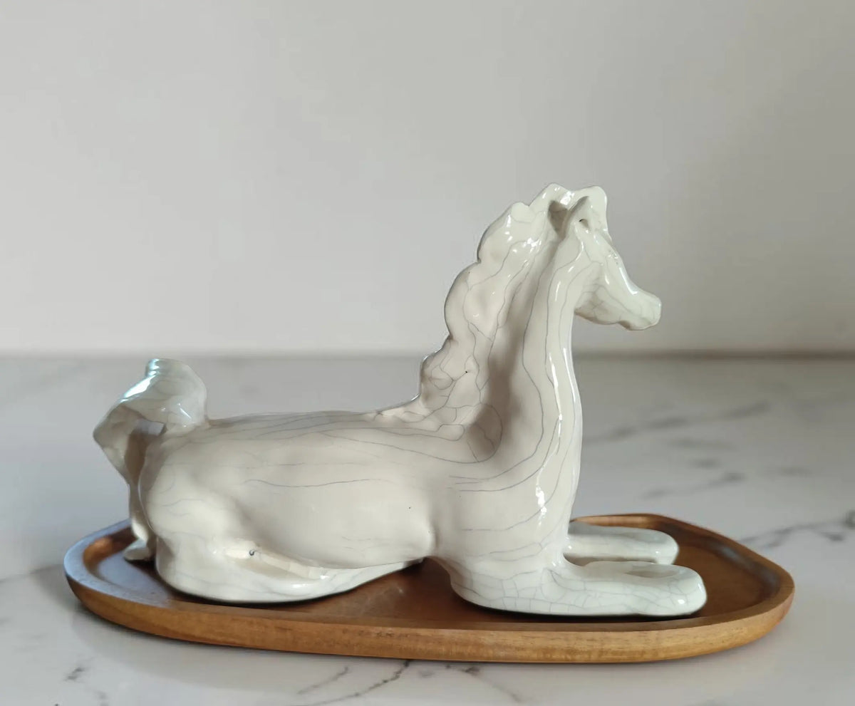 Cheval couché émail craquelé céramique artisanale