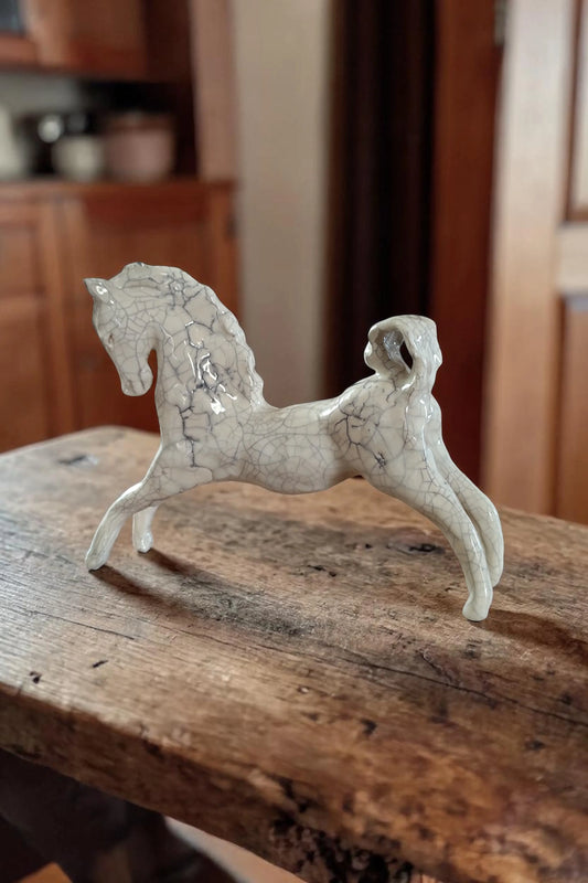 Cheval en Faïence émaillage Craquellé Blanc Cassé Artisanat d'Ardèche