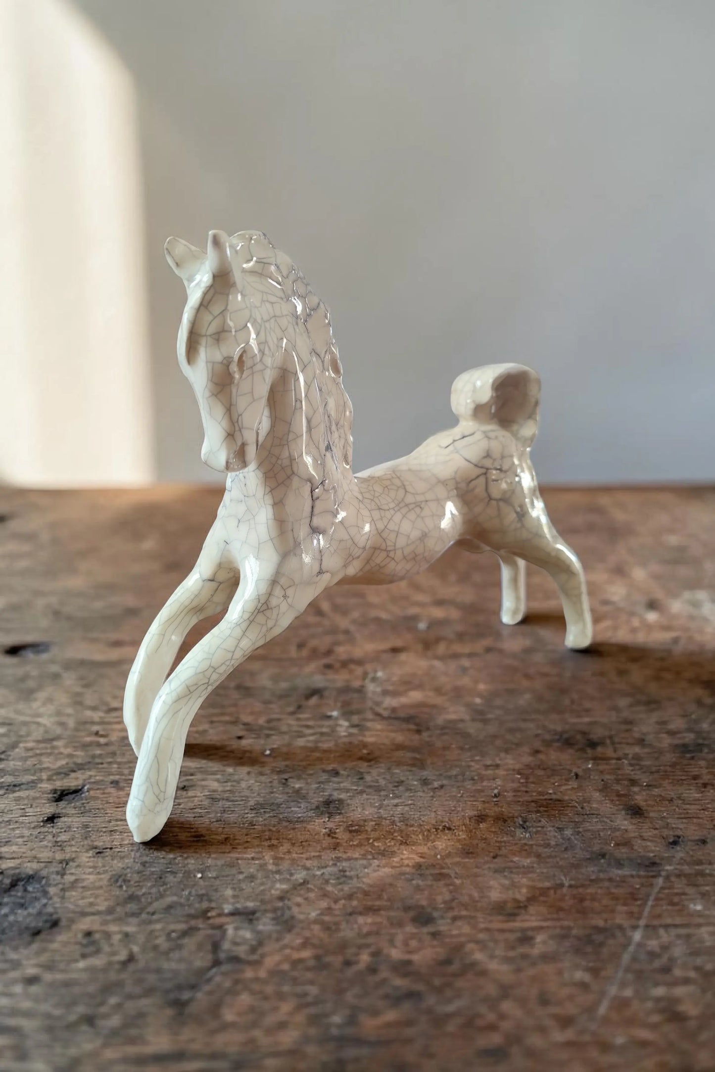 Cheval en Faïence émaillage Craquellé Blanc Cassé Artisanat d'Ardèche
